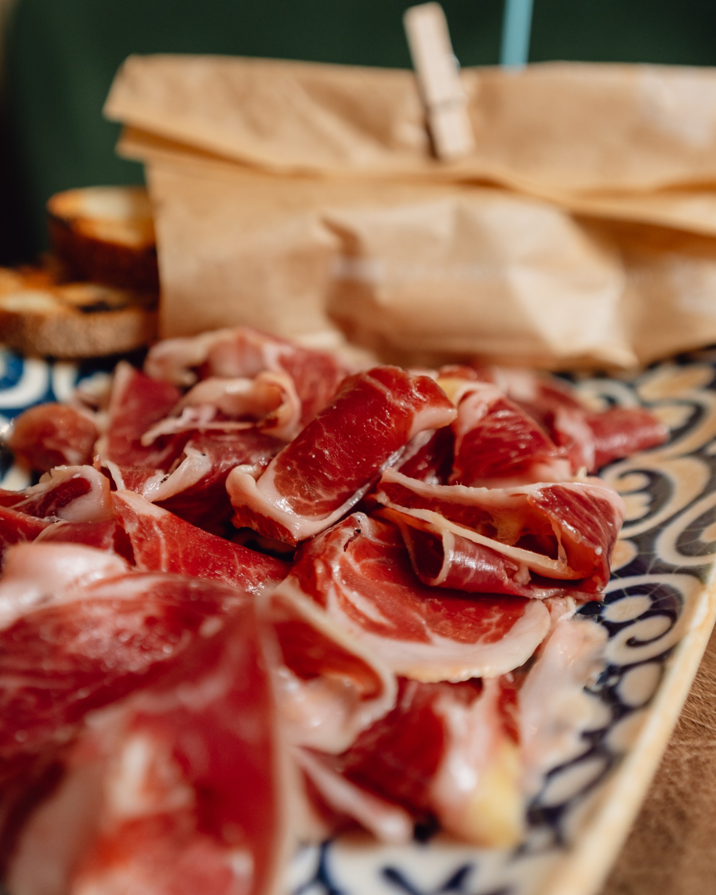 Bottiglia e calice pronti per il servizio